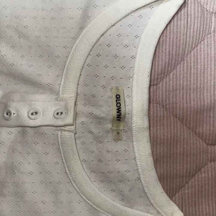 [BUNJANG] GLOWNY Province Eyelet Button Tee - Size S / S)글로니 아일렛 버튼티 PROVINCE EYELET BUTTON TEE
