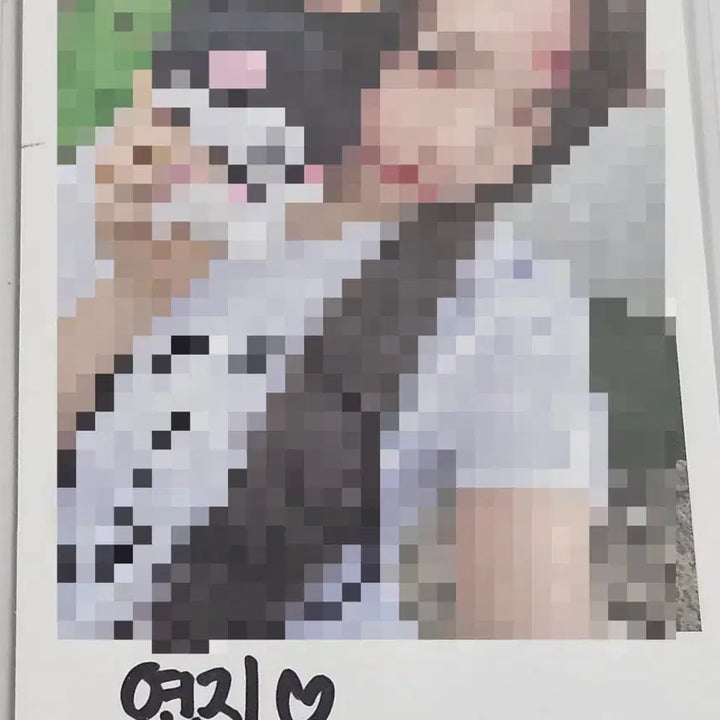 [BUNJANG] TripleS KwoNji Park Signed Polaroid / 트리플에스 깨어 공방 연지 곽연지 싸인 폴라로이드