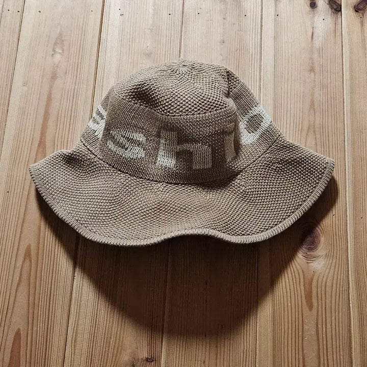 [BUNJANG] Beige Wide Brim Bucket Hat with English Lettering / 버킷햇 베이지