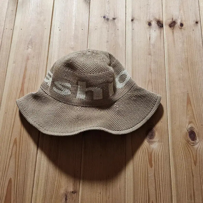 [BUNJANG] Beige Wide Brim Bucket Hat with English Lettering / 버킷햇 베이지