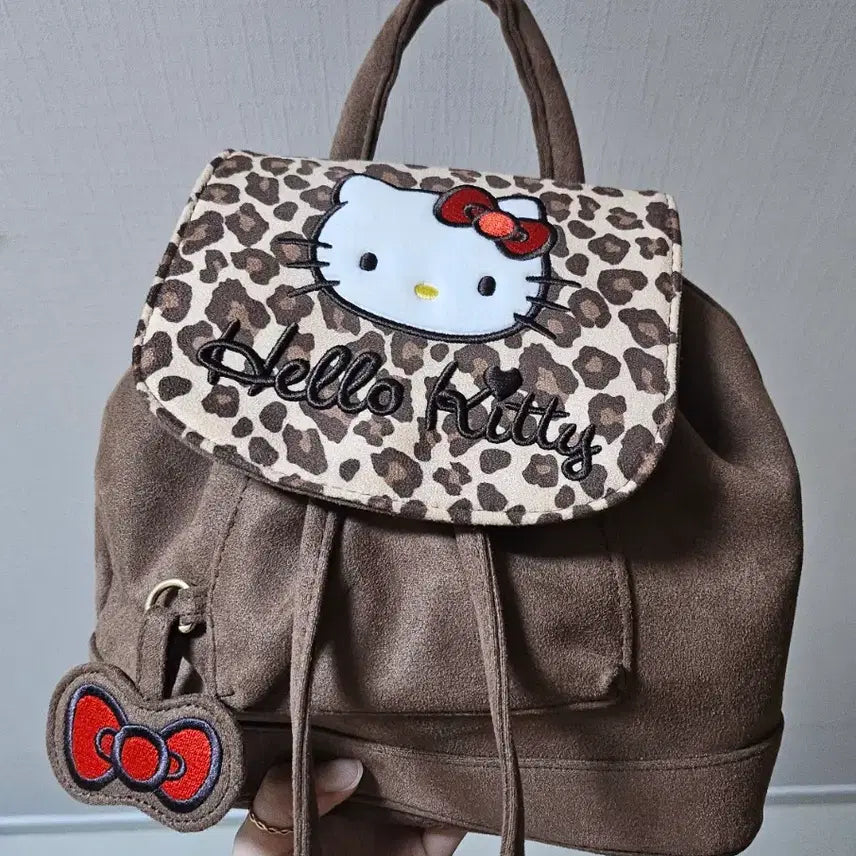 [BUNJANG] Sanrio Hello Kitty Leopard Suede Backpack / 산리오 키티 레오파드 백팩 브라운 스웨이드 호피백팩 새상품