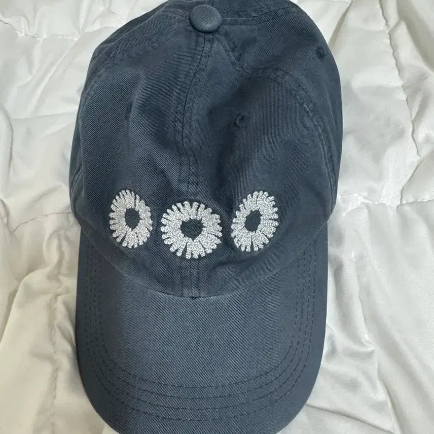 [BUNJANG] 999 Humanity Flower Embroidery Navy Ball Cap / 999휴머니티 플라워 자수 네이비 볼캡