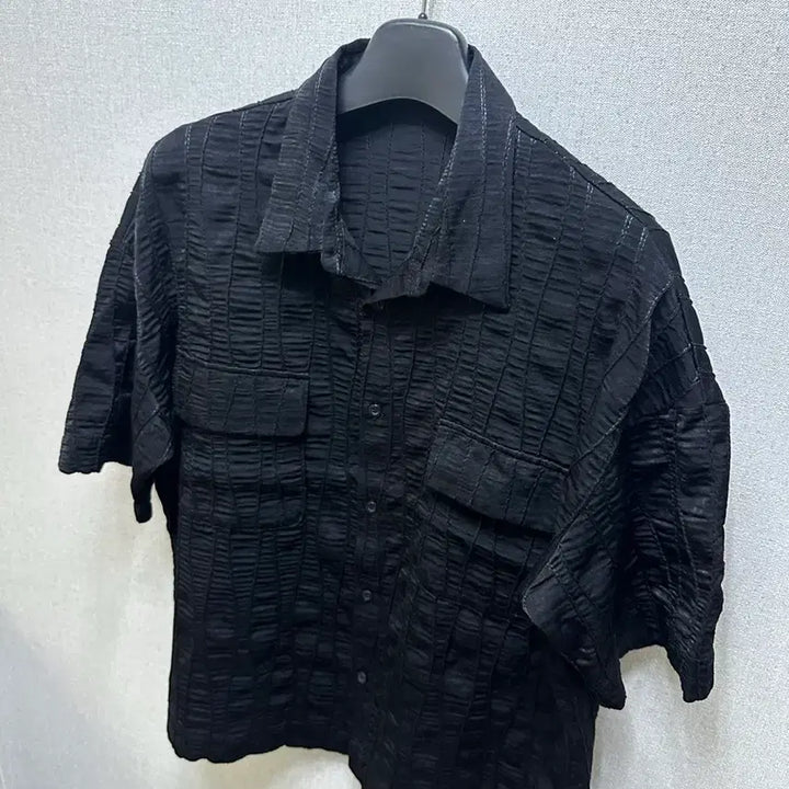[BUNJANG] Textured Jacquard Half Sleeve Shirt - Black / 텍스처 자카드 하프 반팔 셔츠 블랙