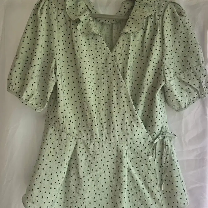 [SOLD OUT] (올리브 데 올리브 정품)도트 프릴 랩 블라우스 민트