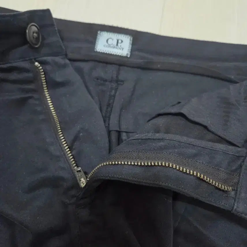 [BUNJANG] CP Company Cargo Pants / CP 컴퍼니 카고 바지  44