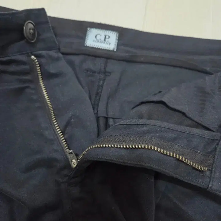 [BUNJANG] CP Company Cargo Pants / CP 컴퍼니 카고 바지  44