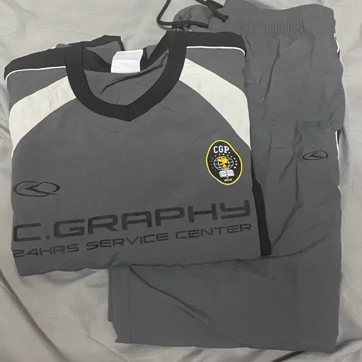 [BUNJANG] CODEGRAPHY Colorblock Sport Crewneck Set-Up (Top &amp; Bottom) / [코드그라피] 화섬 배색 스포츠 크루넥 셋업