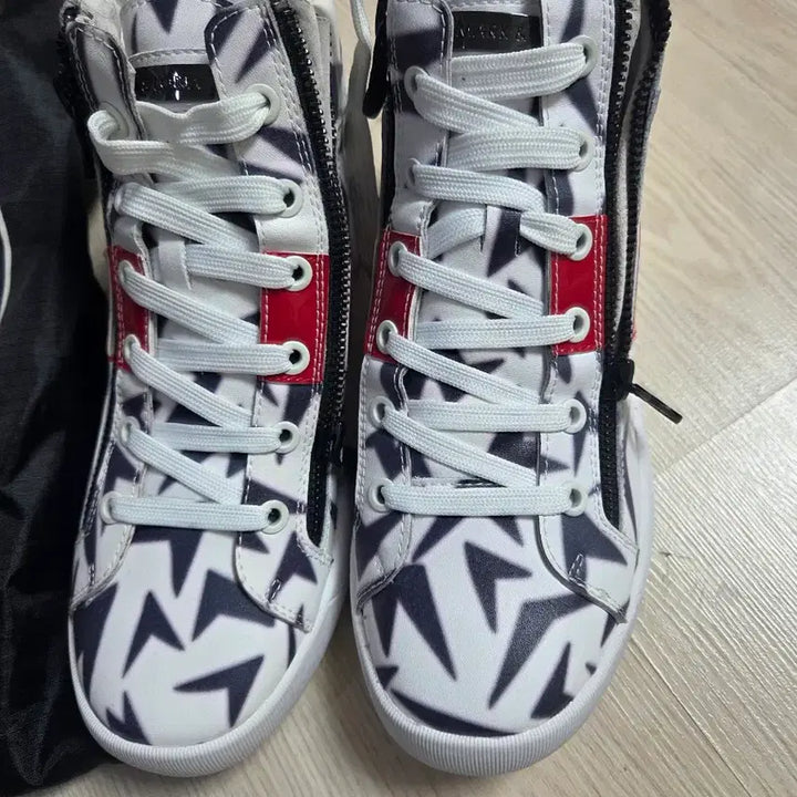 [BUNJANG] Mark &amp;ロナ High-Top Golf Shoes Pattern Sneakers / 마크앤로나 하이탑 골프화 패턴 운동화