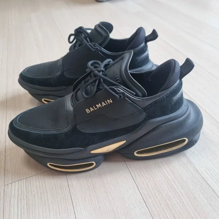 [BUNJANG] Balmain Black Sneakers Gold Accents / 발망 블랙 스니커즈 금장 포인트
