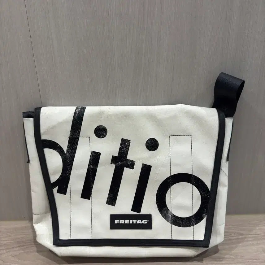 [BUNJANG] Freitag Dragnet Crossbody Bag / 프라이탁 크로스백