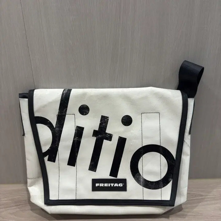 [BUNJANG] Freitag Dragnet Crossbody Bag / 프라이탁 크로스백