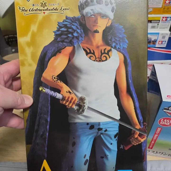 [BUNJANG] Ichiban Kuji Unbreakable Law A Prize Figure / 제일복권 언브레이커블 로우 A상