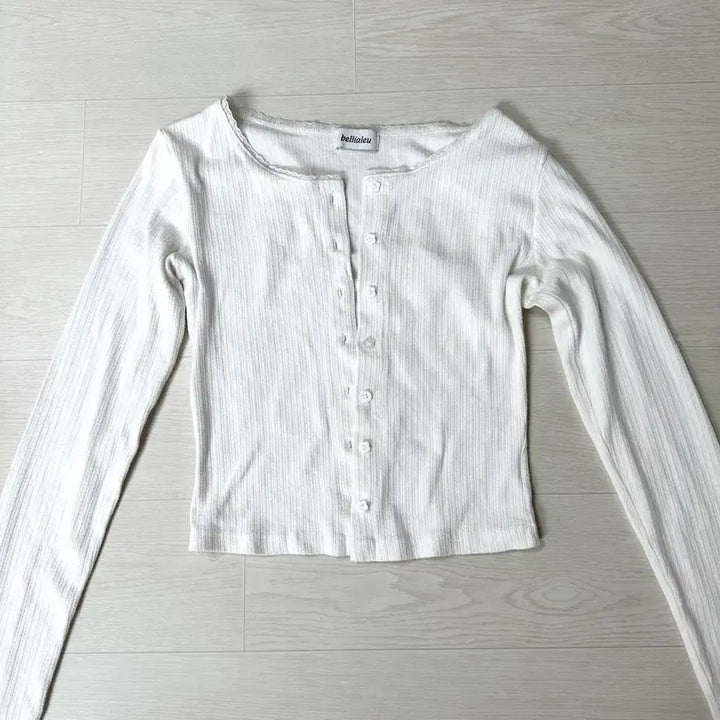 [BUNJANG] Weliare Bloom Cardigan White (Wonny House Collaboration) / 실사) 벨리아르 블룸 가디건 화이트 워니하우스 콜라보