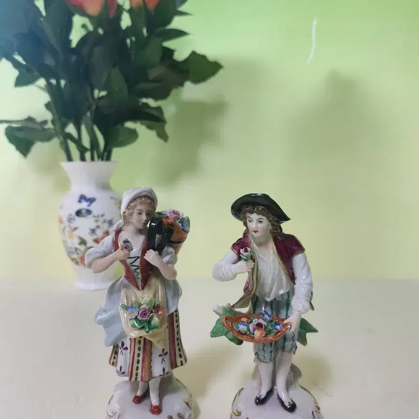 [BUNJANG] Dresden Siechendorf "Lovers" Porcelain Figurines (Pair) / 드레스덴 시첸도르프 꽃집의 연인