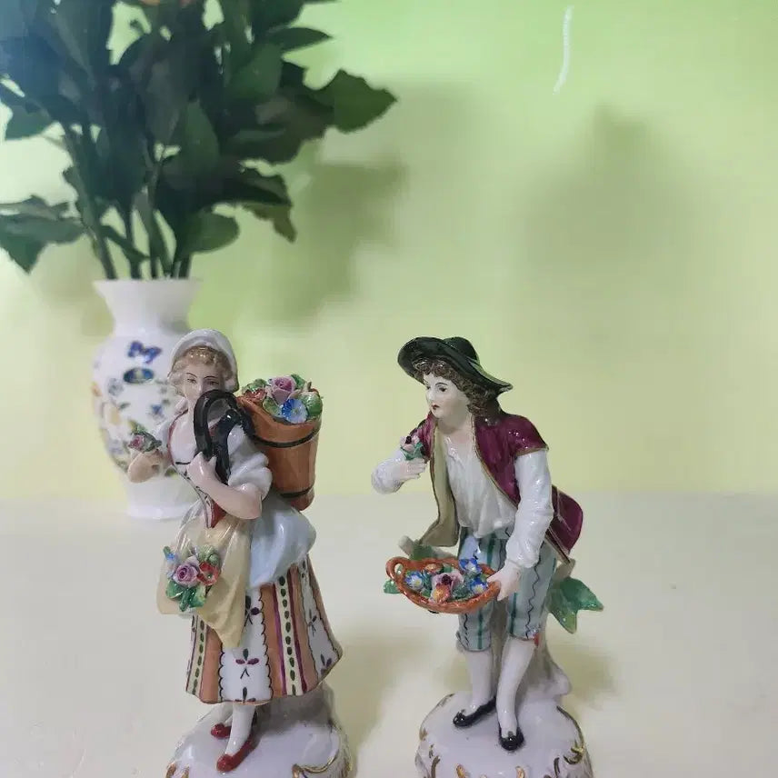 [BUNJANG] Dresden Siechendorf "Lovers" Porcelain Figurines (Pair) / 드레스덴 시첸도르프 꽃집의 연인