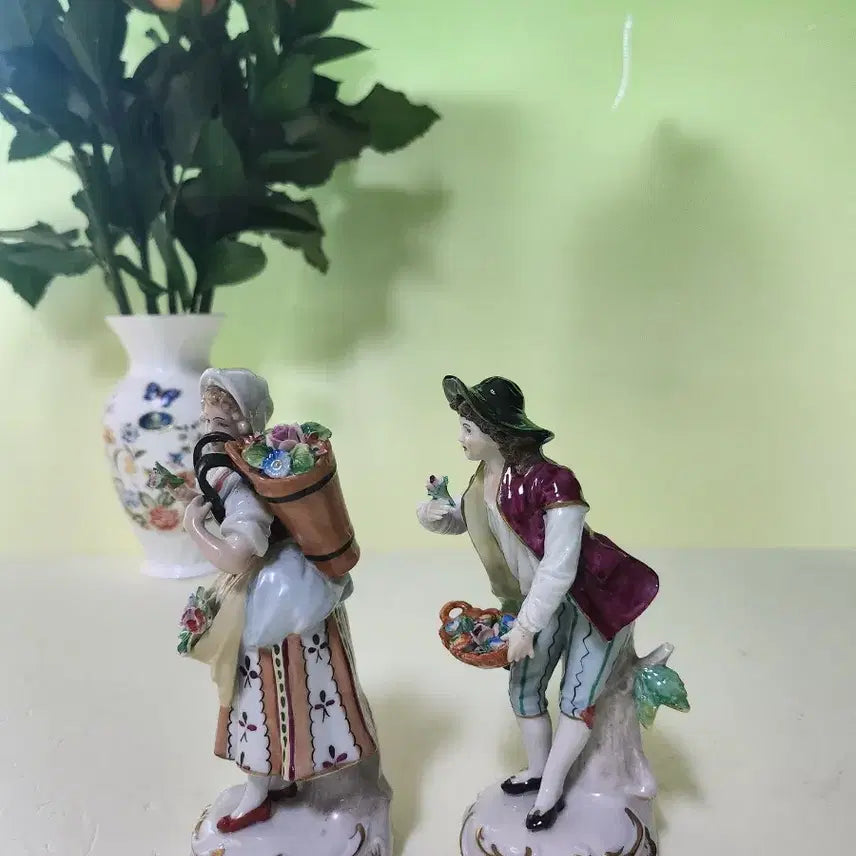 [BUNJANG] Dresden Siechendorf "Lovers" Porcelain Figurines (Pair) / 드레스덴 시첸도르프 꽃집의 연인