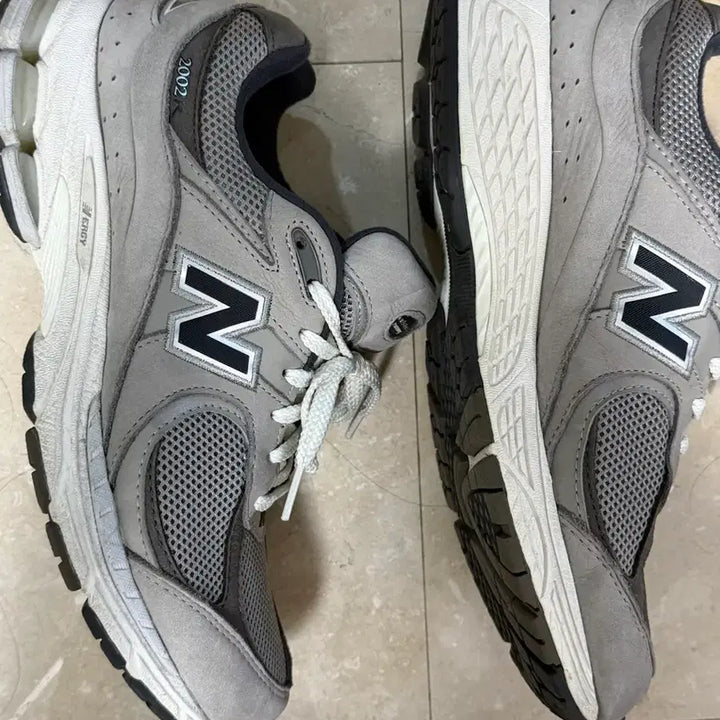 [BUNJANG] New Balance 2002 Sneakers (280mm) / 뉴발란스2002 280