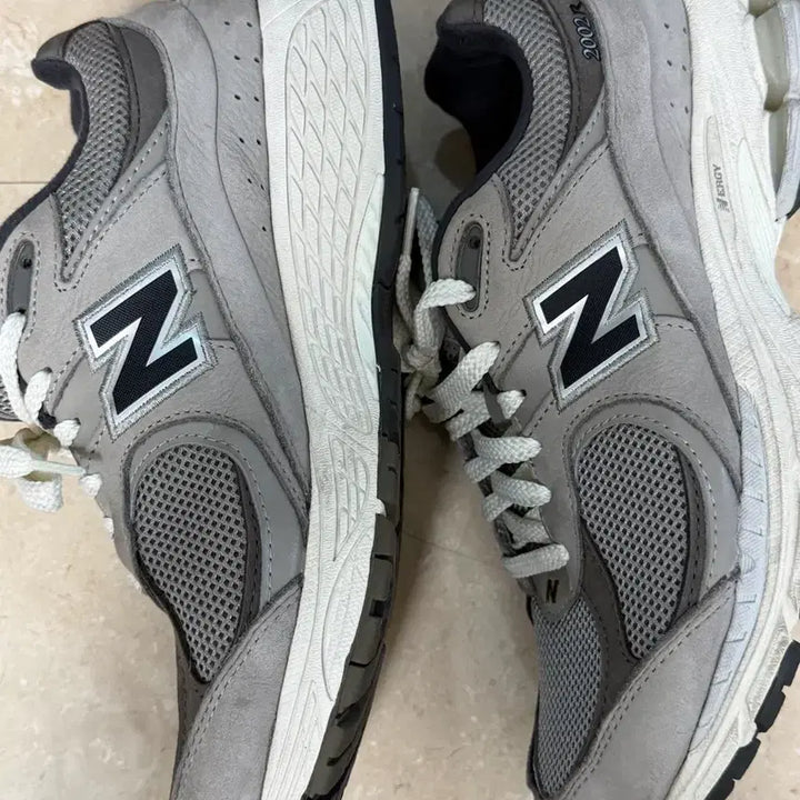 [BUNJANG] New Balance 2002 Sneakers (280mm) / 뉴발란스2002 280
