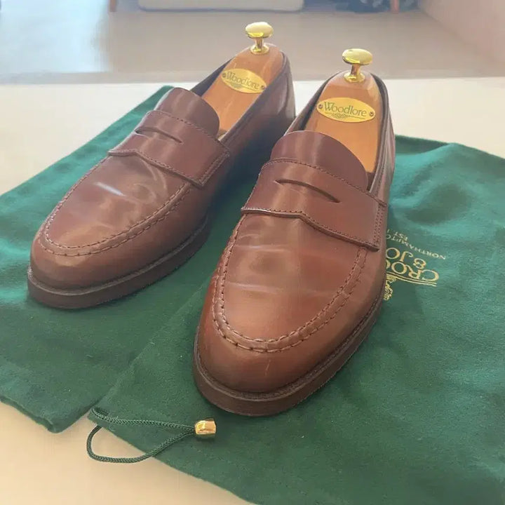 [SOLD OUT] 크로켓앤존스 하버드 위스키 코도반 7.5