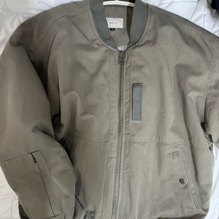 [BUNJANG] Begin 2.0.2 Khaki Bomber Jacket Size 2 / Begin 2.0.2 카키색 봄버 자켓 2사이즈