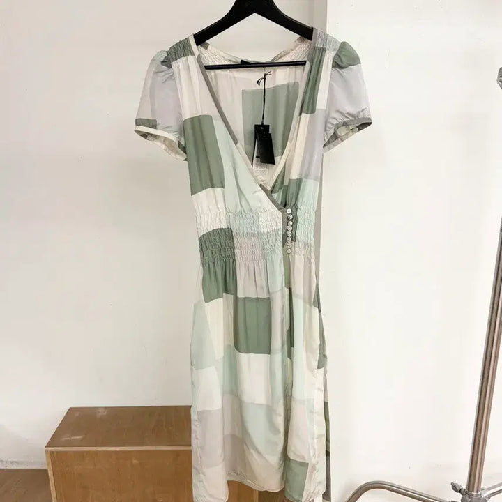 [BUNJANG] Hugo Boss Patchwork Shirring Silk Dress Size 38 / 휴고 보스 패치워크 셔링 실크 원피스