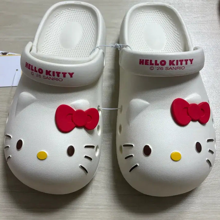 [BUNJANG] Sanrio Hello Kitty Crocs Clog Mules Sandals White 260 / 산리오 헬로키티 크록스 클로그 뮬 샌들 슬리퍼 화이트 260 새상품