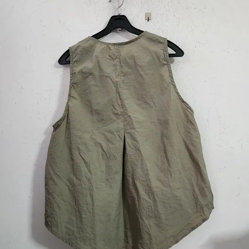 [BUNJANG] Vintage Style Sleeveless Blouse Khaki / 빈티지 스타일 민소매 블라우스 카키