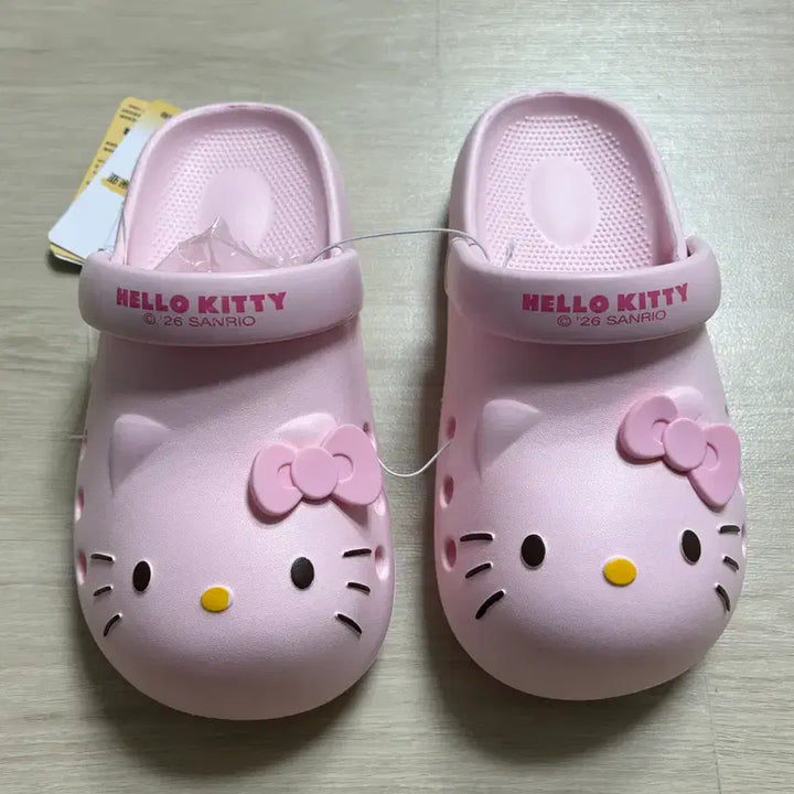 [BUNJANG] Sanrio Hello Kitty Crocs Clog Mules Sandals Pink Size 250 New / 산리오 헬로키티 크록스 클로그 뮬 샌들 슬리퍼 핑크 250 새상품