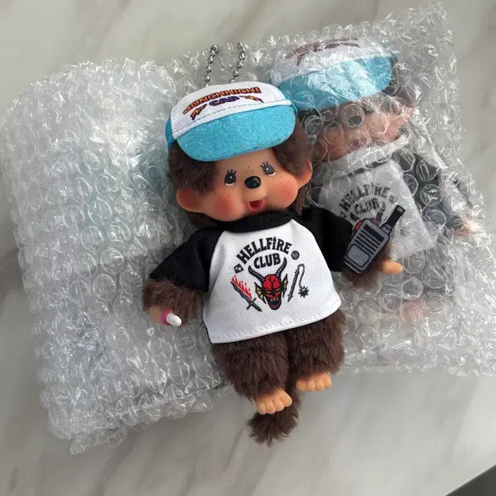 [BUNJANG] Monchhichi Hellfire Club Keychain Doll / 몬치치키링 인형 기묘한 이야기 헬파이어 클럽 새상품
