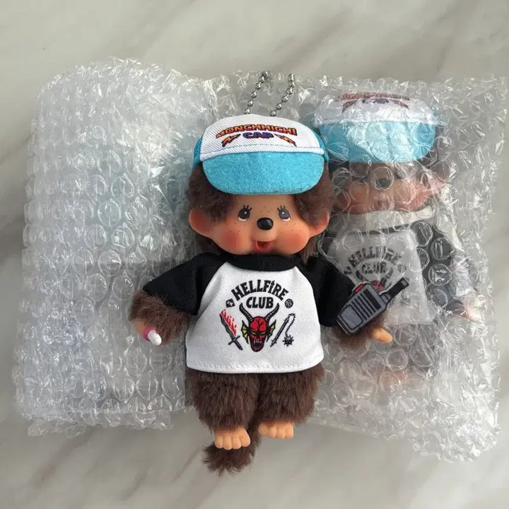 [BUNJANG] Monchhichi Hellfire Club Keychain Doll / 몬치치키링 인형 기묘한 이야기 헬파이어 클럽 새상품