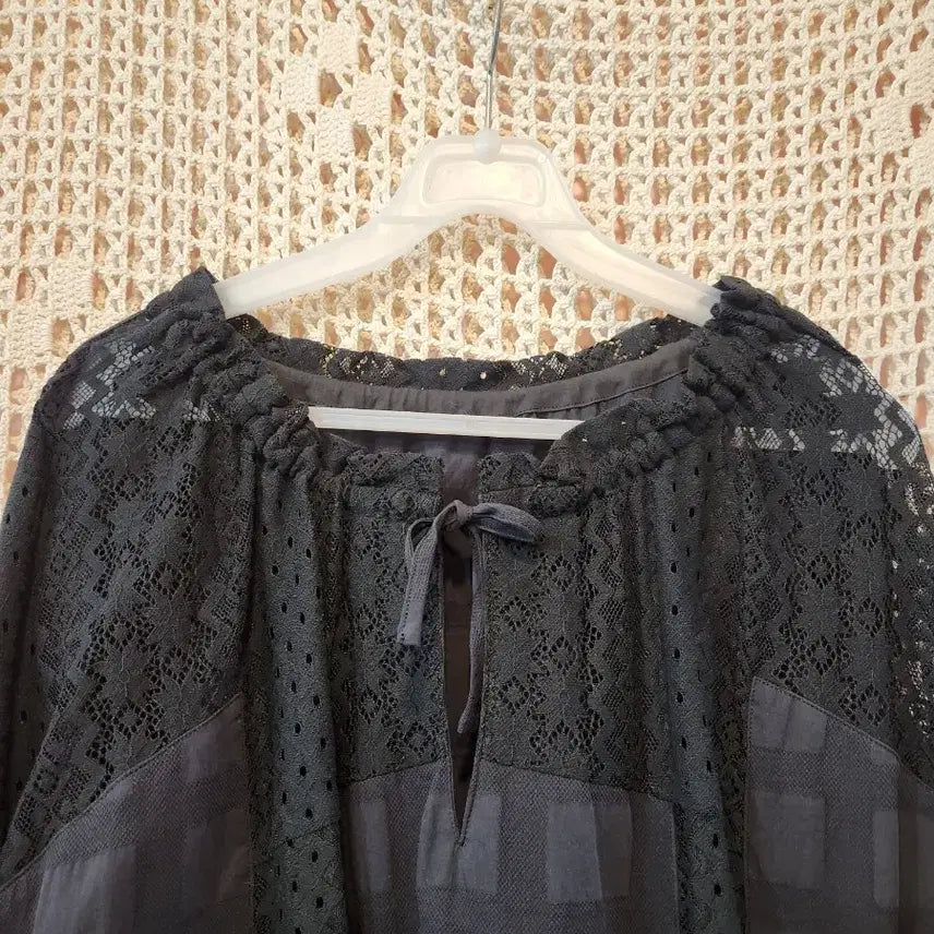 [BUNJANG] Black Lace Check Blouse / 블랙 레이스 체크 블라우스