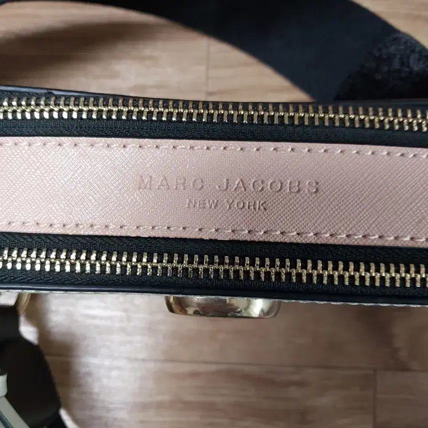 [BUNJANG] Marc Jacobs Snapshot Camera Bag Ivory Gold Logo / 마크제이콥스 가방