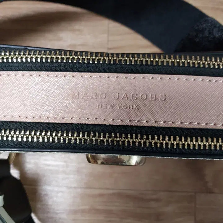 [BUNJANG] Marc Jacobs Snapshot Camera Bag Ivory Gold Logo / 마크제이콥스 가방