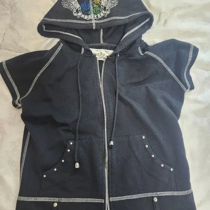 [BUNJANG] Bronze Age Gothic Embroidered Short-Sleeve Hoodie T-Shirt / Bronze age 락시크 펑크 고딕 자수 반팔 후드 티셔츠