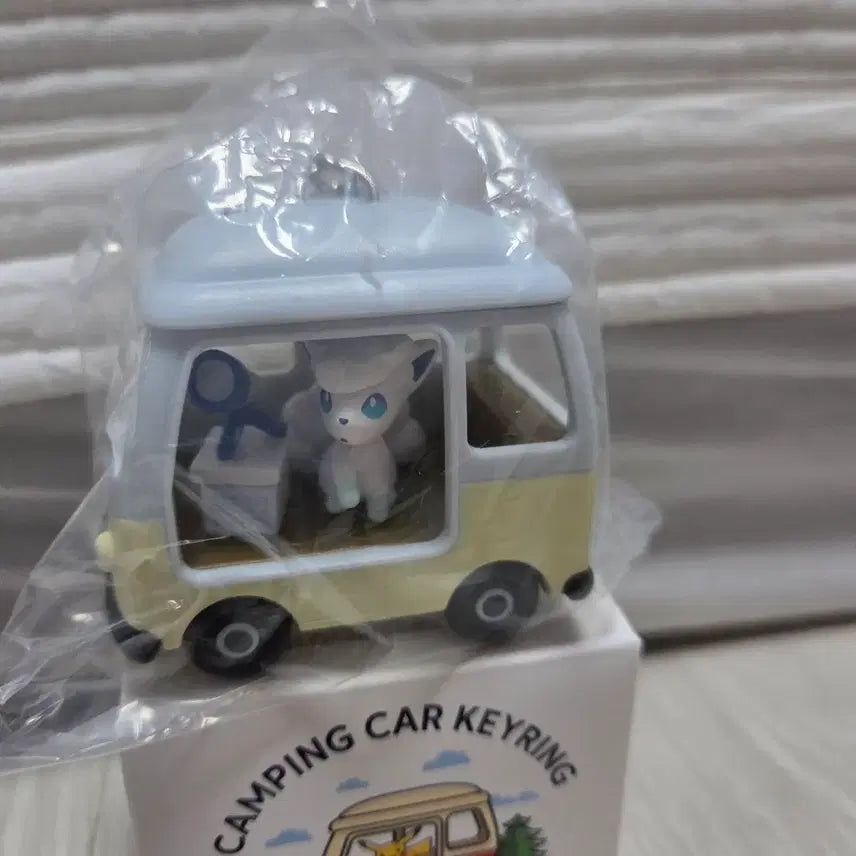 [SOLD OUT] 포켓몬 롯데리아 알로라 식스테일 캠핑카 키링