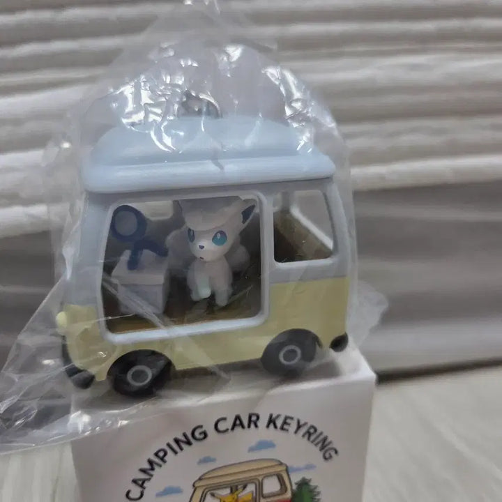 [SOLD OUT] 포켓몬 롯데리아 알로라 식스테일 캠핑카 키링