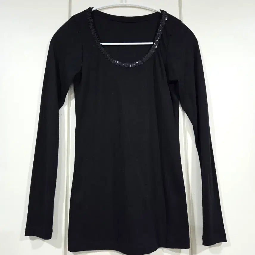 [BUNJANG] Black Sequin Long Sleeve T-Shirt &amp; Basic Black T-Shirts Set / 블랙 스팽글 장식 긴팔 티셔츠, 기본 블랙티셔츠 3개