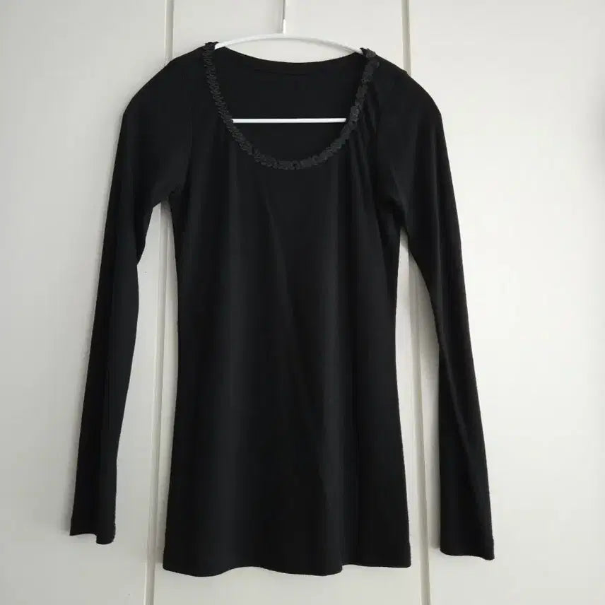 [BUNJANG] Black Sequin Long Sleeve T-Shirt &amp; Basic Black T-Shirts Set / 블랙 스팽글 장식 긴팔 티셔츠, 기본 블랙티셔츠 3개