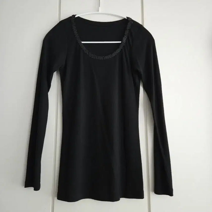 [BUNJANG] Black Sequin Long Sleeve T-Shirt &amp; Basic Black T-Shirts Set / 블랙 스팽글 장식 긴팔 티셔츠, 기본 블랙티셔츠 3개