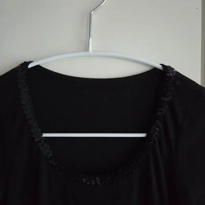 [BUNJANG] Black Sequin Long Sleeve T-Shirt &amp; Basic Black T-Shirts Set / 블랙 스팽글 장식 긴팔 티셔츠, 기본 블랙티셔츠 3개