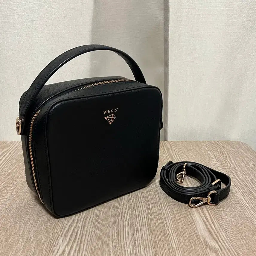 [BUNJANG] Vincis Leather Crossbody Bag / 빈치스 가죽 가방