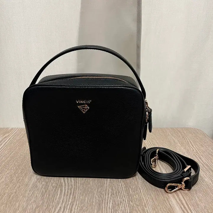 [BUNJANG] Vincis Leather Crossbody Bag / 빈치스 가죽 가방