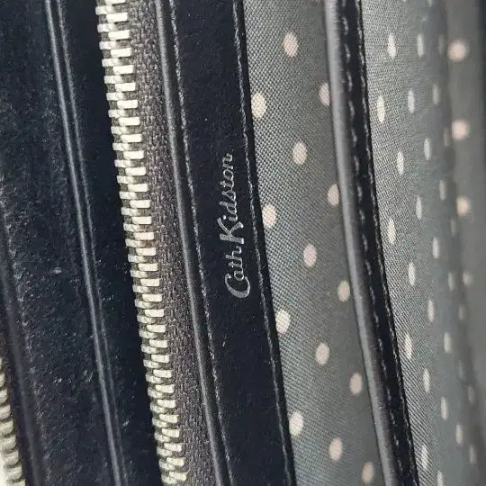 [BUNJANG] Cath Kidston Flower Pattern Long Wallet Black / 캐스키드슨 플라워 패턴 장지갑 블랙