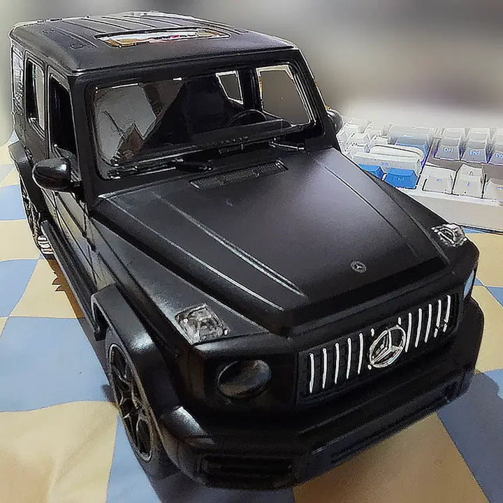 [BUNJANG] Mercedes-Benz Toy Car with Opening Doors and Trunk / 문,트렁크 열리는 벤츠 장난감