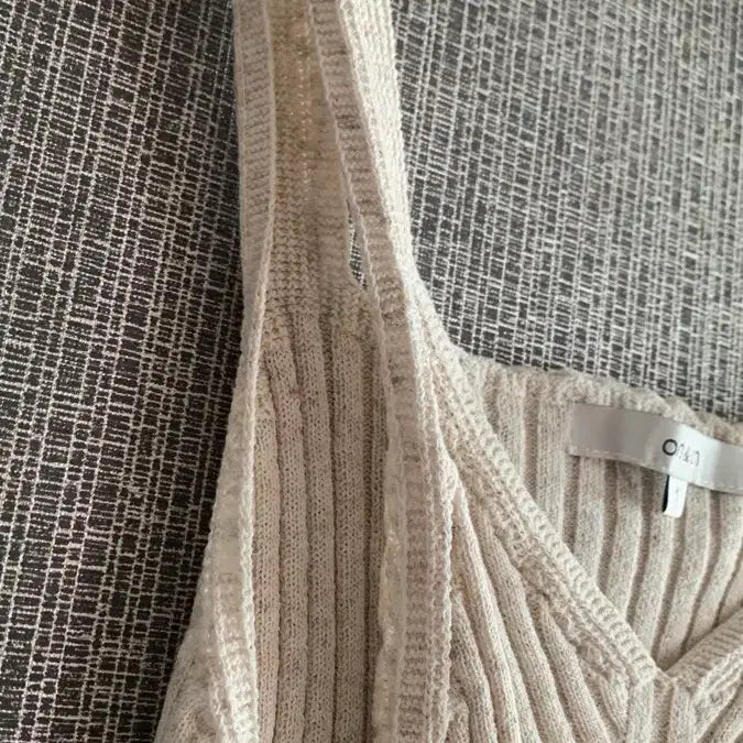 [BUNJANG] ON&amp;ON V-Neck Ribbed Knit Linen Blend Bustier Tank Top - Oatmeal, Size S / 온앤온 ON&amp;ON 브이넥 골지 니트 뷔스티에 린넨 마 나시 오트밀 민소매