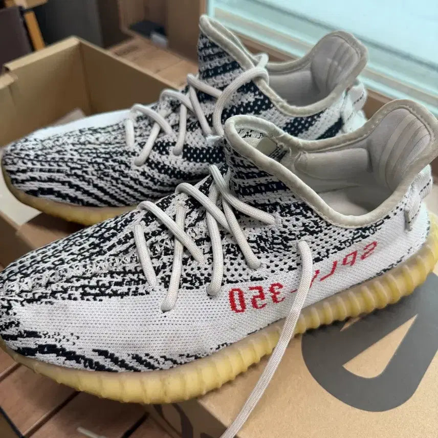 [BUNJANG] Adidas Yeezy Boost 350 V2 Zebra / (풀박) 아디다스 이지부스트 350 V2 지브라