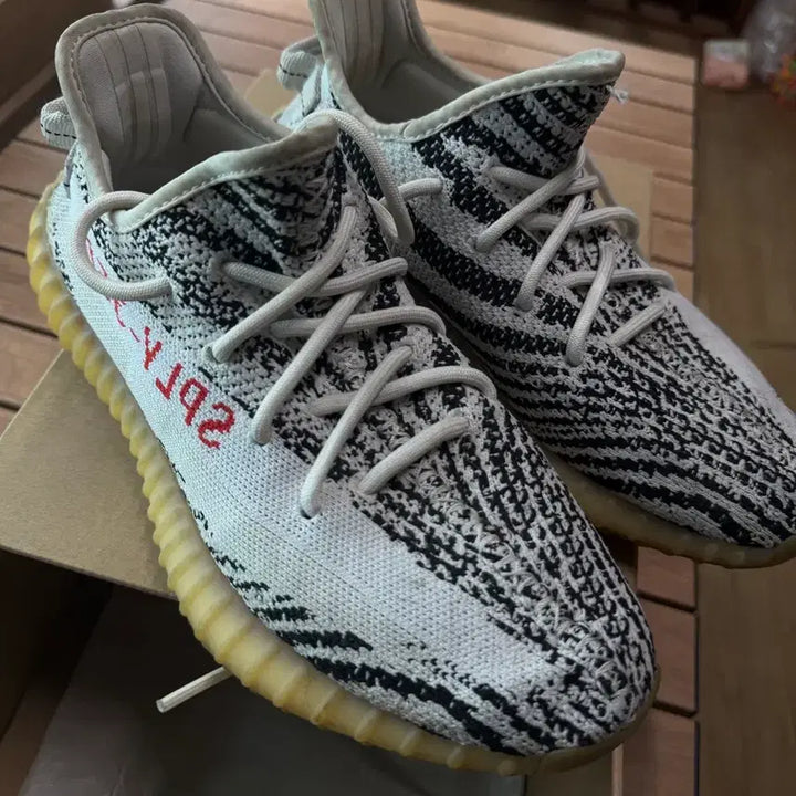 [BUNJANG] Adidas Yeezy Boost 350 V2 Zebra / (풀박) 아디다스 이지부스트 350 V2 지브라