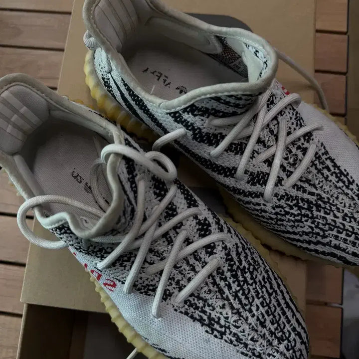 [BUNJANG] Adidas Yeezy Boost 350 V2 Zebra / (풀박) 아디다스 이지부스트 350 V2 지브라