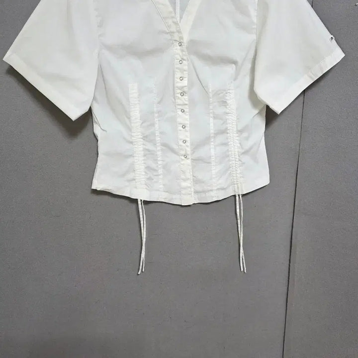 [BUNJANG] Jucy Judy V-Neck Blouse / 쥬시쥬디 브이넥 블라우스 85  n5207