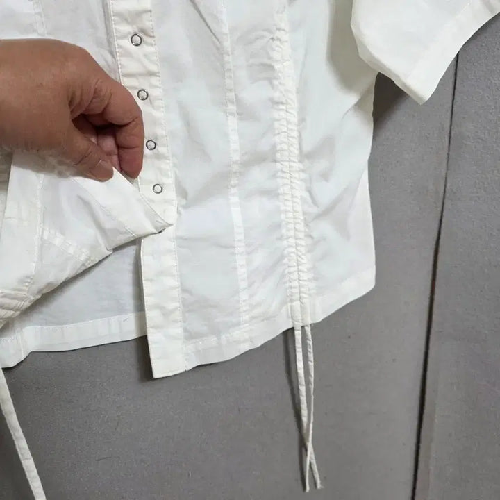 [BUNJANG] Jucy Judy V-Neck Blouse / 쥬시쥬디 브이넥 블라우스 85  n5207